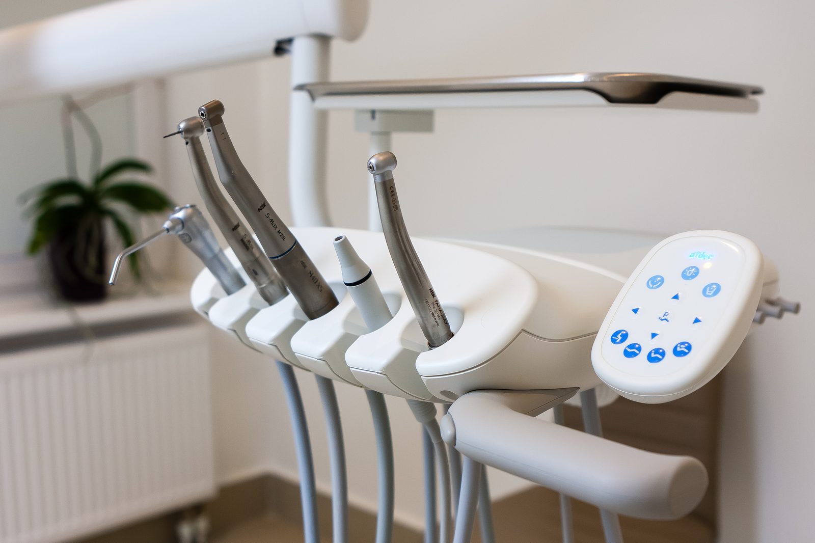 Синус-лифтинг при имплантации в Москве: закрытый vs открытый, цены 2026